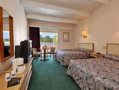 Howard Johnson Express Inn Tampa North Busch Gar 3*,